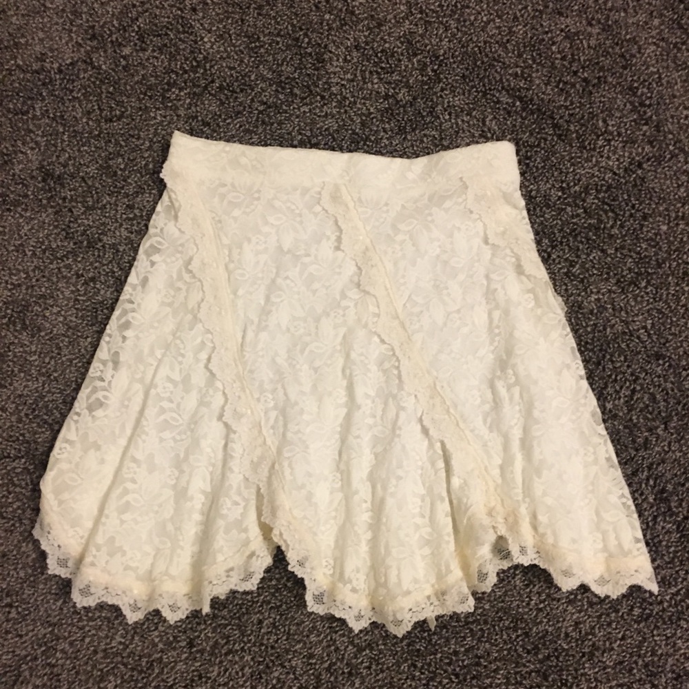 WHITE LACE KIMCHI BLUE SKIRT